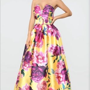 Gorgeous yellow floral long dress!!🌸🌸